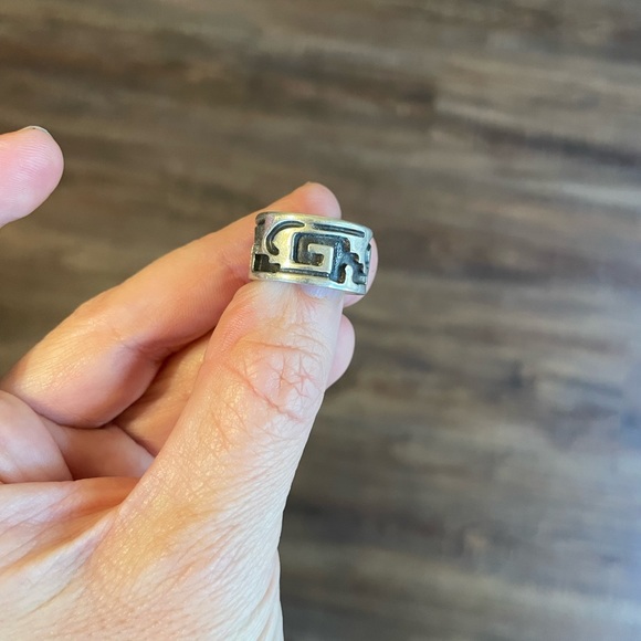 Vintage sterling silver Aztec design band ring - Picture 4 of 5